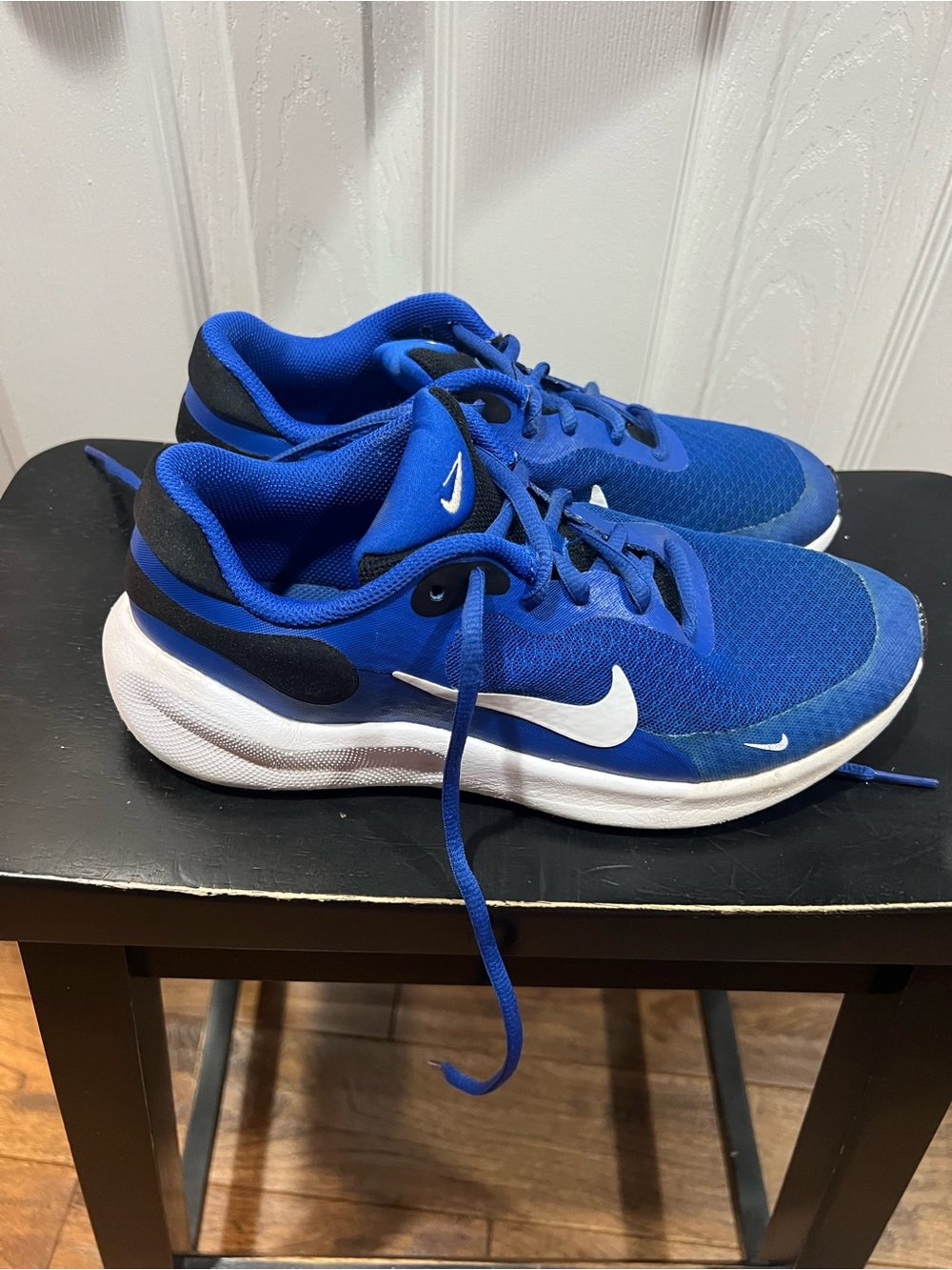 Nike Kids size 6 revolution running Sneakers blue with White Swoosh